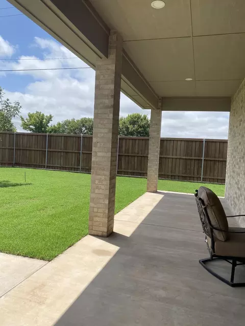 Exterior - 209 S Holliday St, Plainview, TX 79072 photo 6 of 7