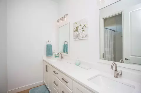 Bath - 209 S Holliday St, Plainview, TX 79072 photo 3 of 5
