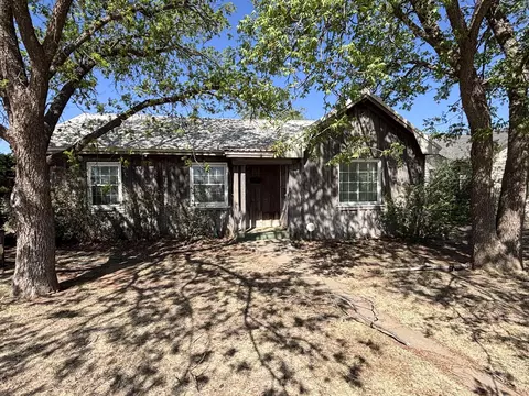 1205 Avenue E, Abernathy, TX 79311