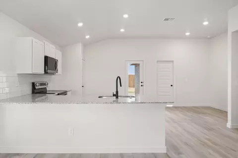 2412 Bryan Ave, Wolfforth, TX 79382 photo 9