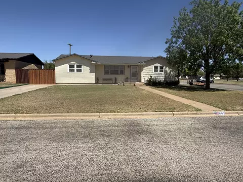 602 8th St, Wolfforth, TX 79382