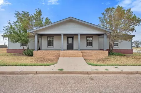 1520 N 7th St, Tahoka, TX 79373