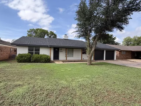 220 Sandalwood Ln, Levelland, TX 79336