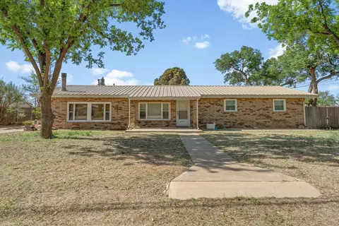 105 13th St, Seagraves, TX 79359