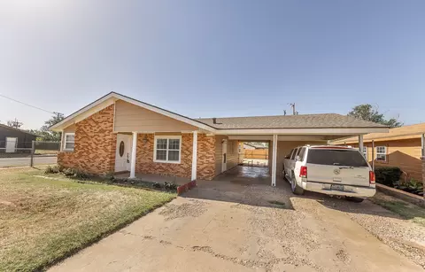 1724 E 2nd St, Lubbock, TX 79403
