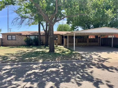 307 5th St, Olton, TX 79064