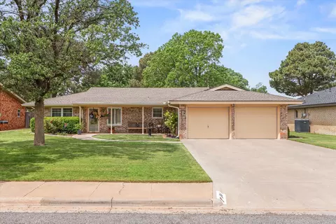104 Beech Cir, Levelland, TX 79336