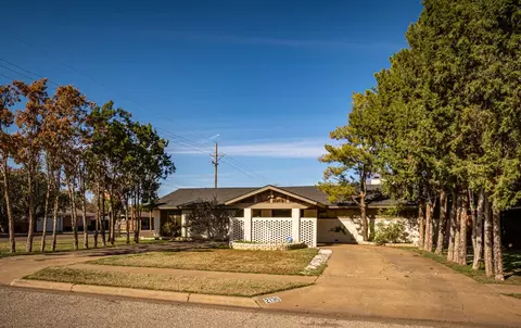 2136 57th St, Lubbock, TX 79412