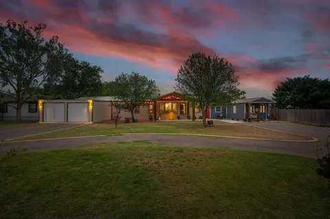 1822 S 3rd St, Tahoka, TX 79373