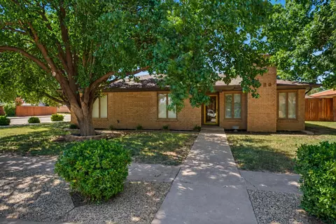 5725 63rd St, Lubbock, TX 79424