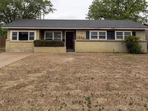1320 43rd St, Lubbock, TX 79412