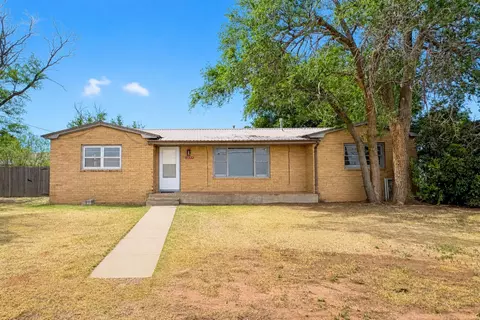 809 W 5th St, Wolfforth, TX 79382