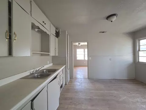 614 39th St, Lubbock, TX 79404