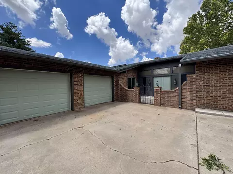 Exterior - 215 Lometa Dr, Plainview, TX 79072 photo 3 of 7