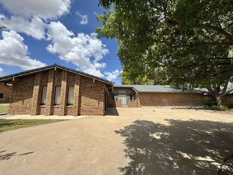 Exterior - 215 Lometa Dr, Plainview, TX 79072 photo 2 of 7