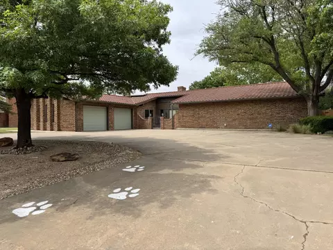 215 Lometa Dr, Plainview, TX 79072