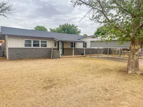 601 NE 3rd Pl, Earth, TX 79031