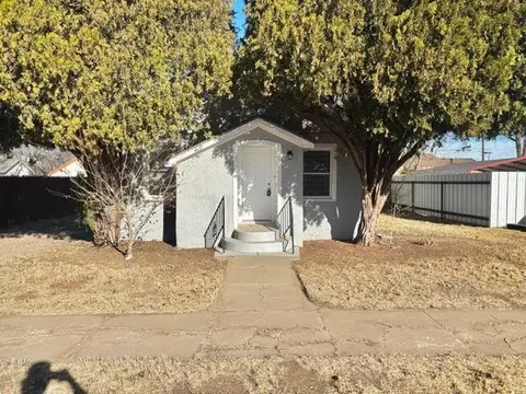 420 W Lynn St, Slaton, TX 79364