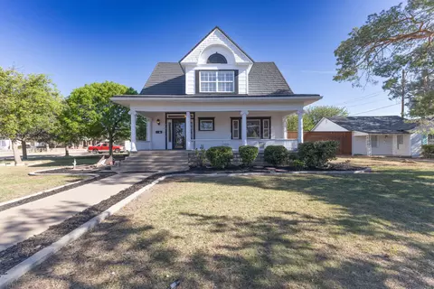 212 W 9th St, Plainview, TX 79072