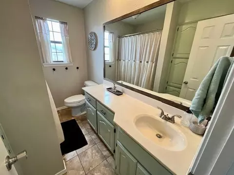 Bath - 1417 Kings, Plainview, TX 79072 photo 3 of 4