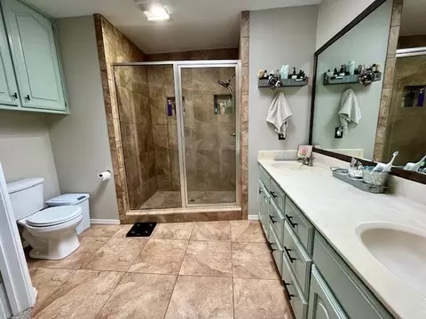 Bath - 1417 Kings, Plainview, TX 79072 photo 2 of 4