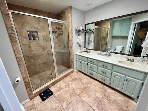 Bath - 1417 Kings, Plainview, TX 79072 photo 1 of 4