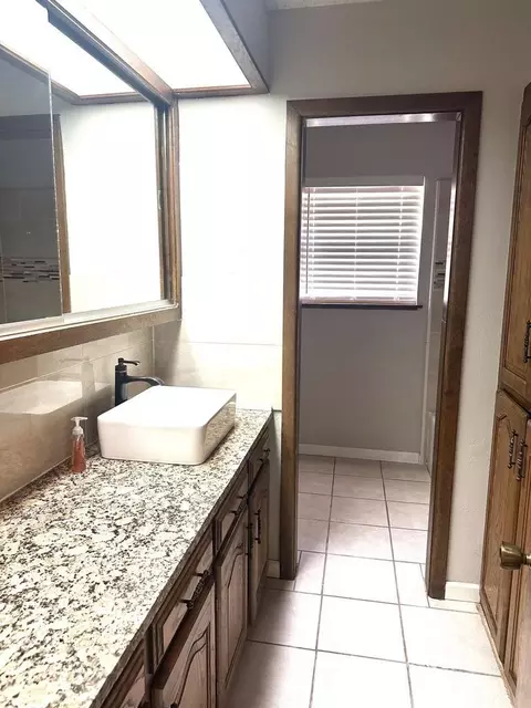 Bath - 1305 Itasca St, Plainview, TX 79072 photo 1 of 5