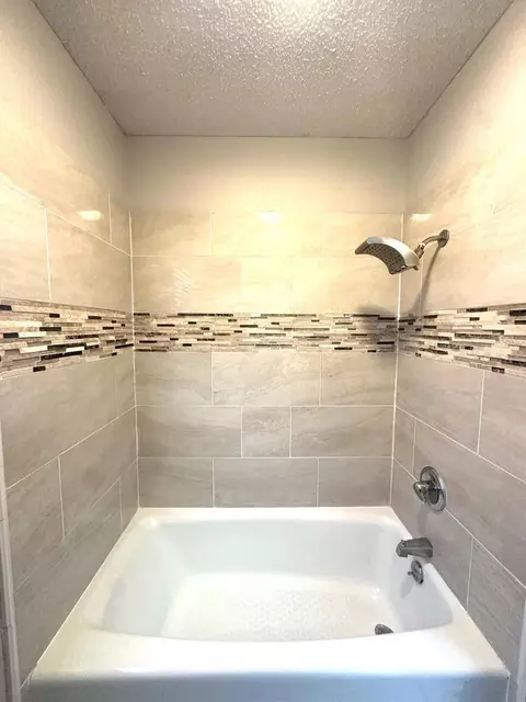 Bath - 1305 Itasca St, Plainview, TX 79072 photo 2 of 5