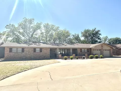 1305 Itasca St, Plainview, TX 79072