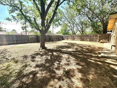 Exterior - 1305 Itasca St, Plainview, TX 79072 photo 6 of 10