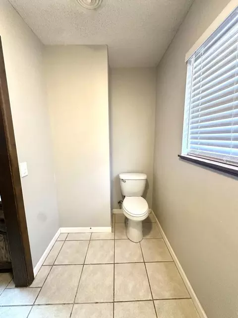 Bath - 1305 Itasca St, Plainview, TX 79072 photo 3 of 5