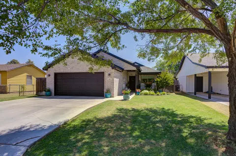610 Walnut St, Idalou, TX 79329