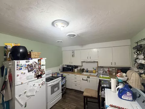 Kitchen - 207 SE 5th St, Plainview, TX 79072 photo 1 of 2