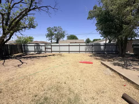 Exterior - 207 SE 5th St, Plainview, TX 79072 photo 5 of 8