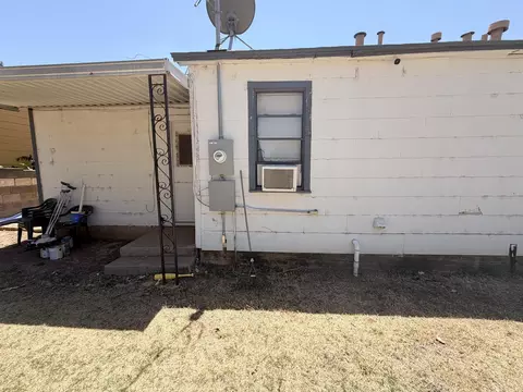 Exterior - 207 SE 5th St, Plainview, TX 79072 photo 3 of 8