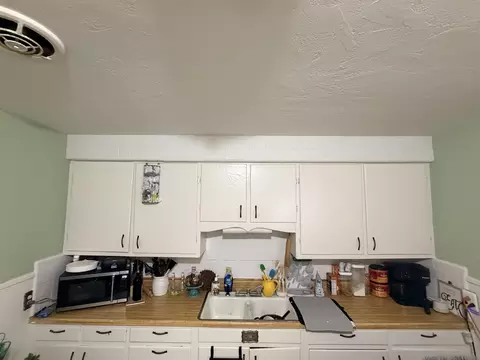 Kitchen - 207 SE 5th St, Plainview, TX 79072 photo 2 of 2
