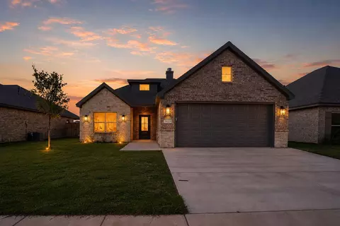 1113 N 6th St, Wolfforth, TX 79382