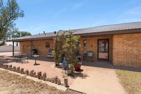 881 N Us Hwy 385, Levelland, TX 79336