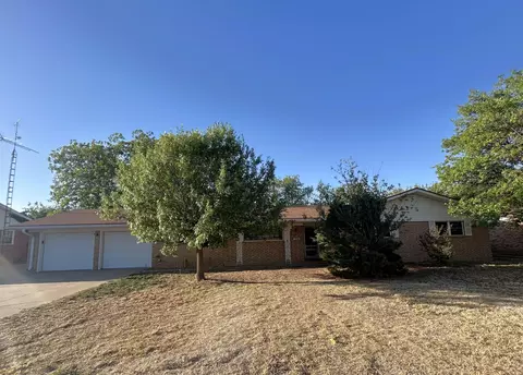 2704 W 16th St, Plainview, TX 79072