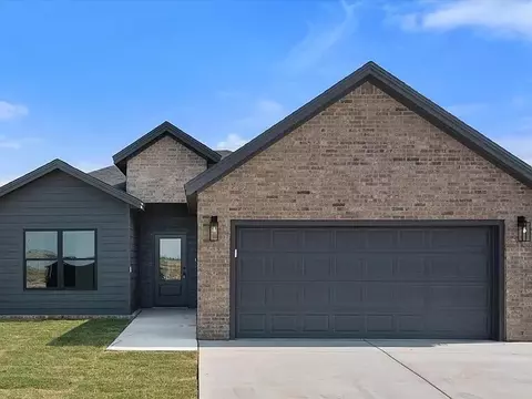 613 E 14th St, Wolfforth, TX 79382