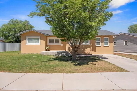 208 Flint Dr, Levelland, TX 79336