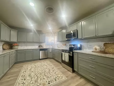 2405 N 3rd St, Tahoka, TX 79373