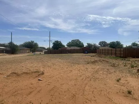 111 Avenue V, Levelland, TX 79336