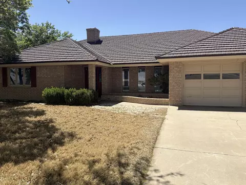 2220 Rice Dr, Levelland, TX 79336