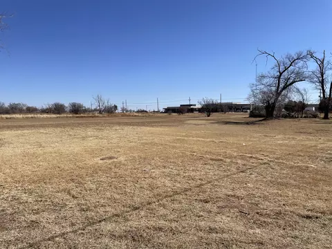 2803 E 19th St, Lubbock, TX 79403 photo 2