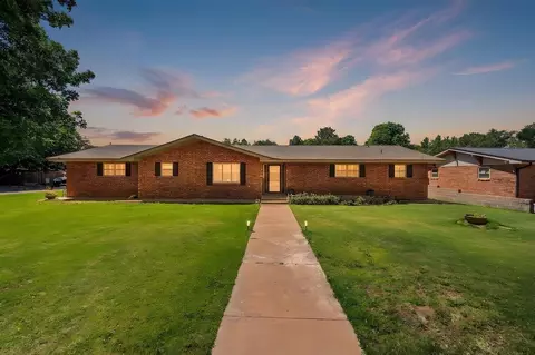 2501 N 2nd St, Tahoka, TX 79373