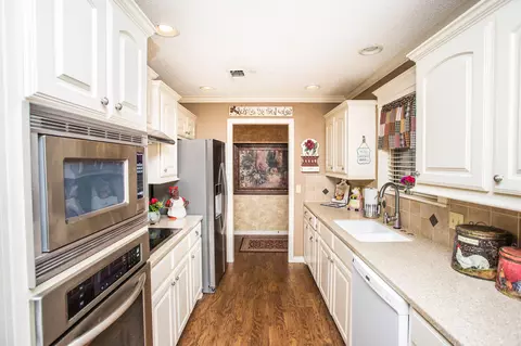 Kitchen - 1304 Jefferson Dr, Plainview, TX 79072 photo 1 of 2