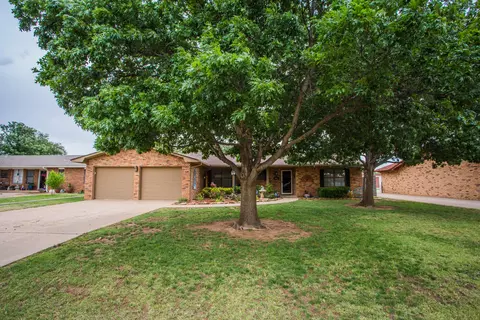 Exterior - 1304 Jefferson Dr, Plainview, TX 79072 photo 4 of 11