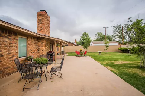 Exterior - 1304 Jefferson Dr, Plainview, TX 79072 photo 7 of 11