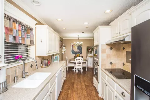Kitchen - 1304 Jefferson Dr, Plainview, TX 79072 photo 2 of 2
